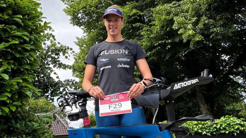 Maaike Vooren met startnummer Ironman Hamburg