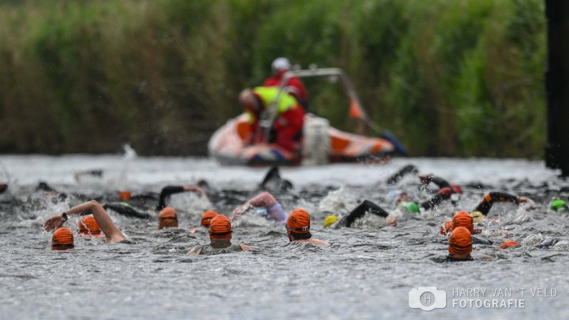 Zwemstart Oud Gastel Triathlon Foto: Harry van t Veld