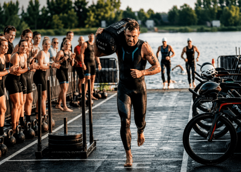 Hyrox en triathlon combineren