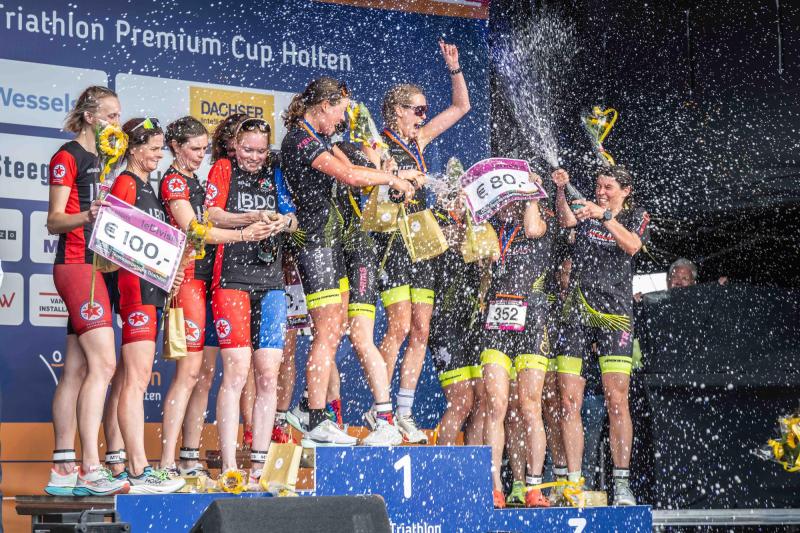 Het estafette podium Triathlon Holten door Harry van t Veld