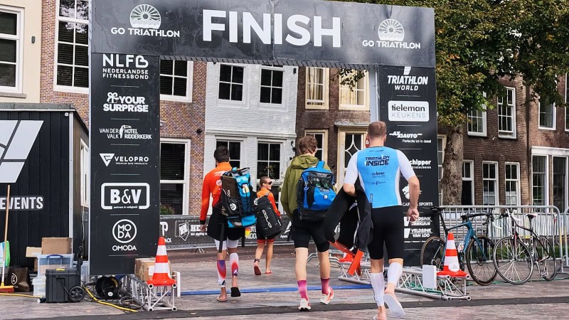 Triathlon Inside atleet bij GO Triathlon Zierikzee finish