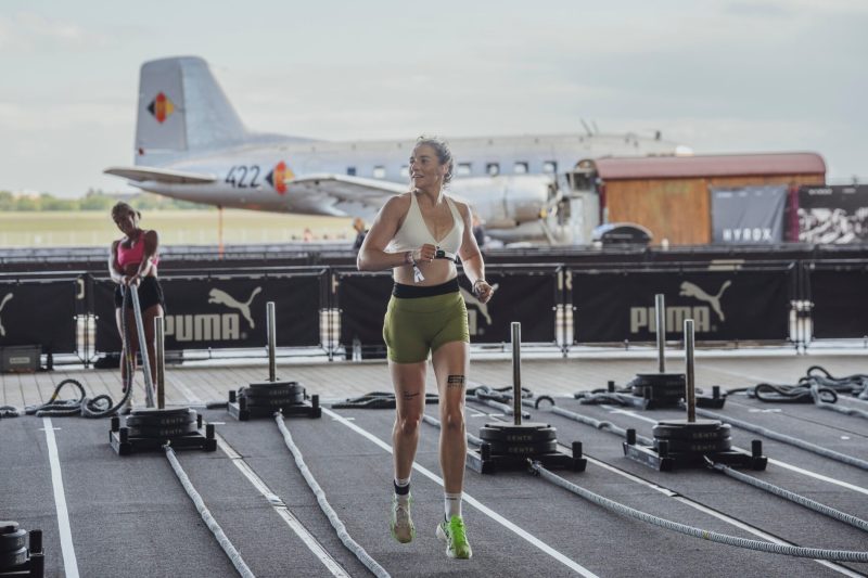 Annette de Wolf vertelt hoe Hyrox en Triathlon elkaar versterken.
