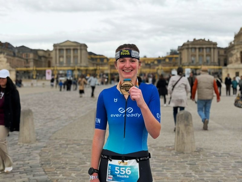 Maaike Frijters na finish Ironman 70.3 Versailles